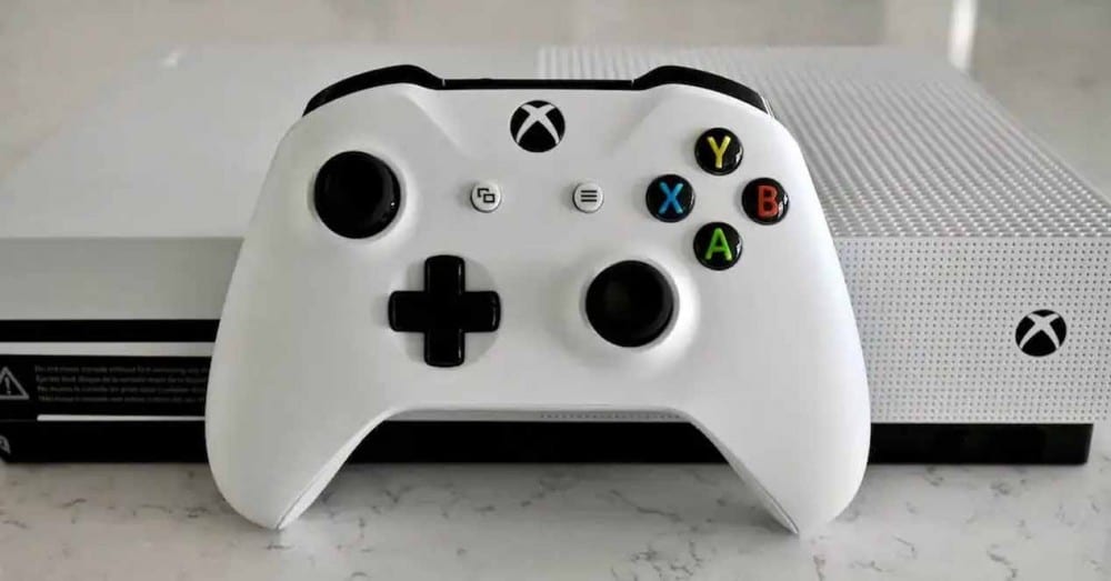 非常にうるさい場合はXbox Oneを内部で掃除する