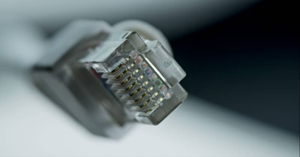 Sluit een bekabelde computer aan als deze geen Ethernet-poort heeft