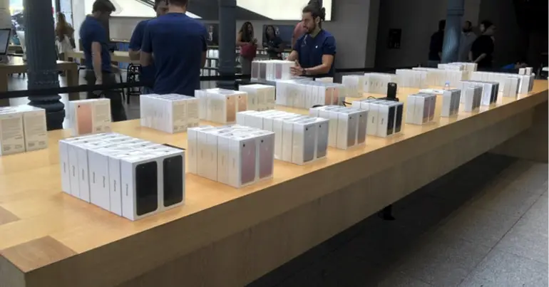 Продажи iPhone достигли рекордного уровня за последний квартал