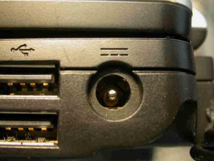 Strømplugg eller kontakt for bærbar PC