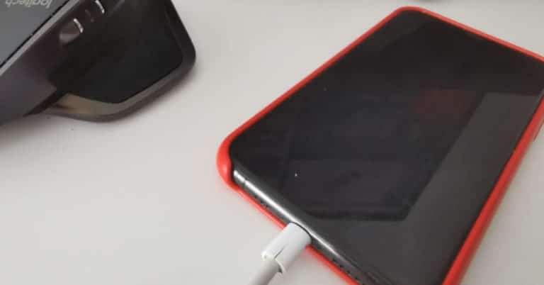 Charging an iPhone off, is it advisable? | ITIGIC