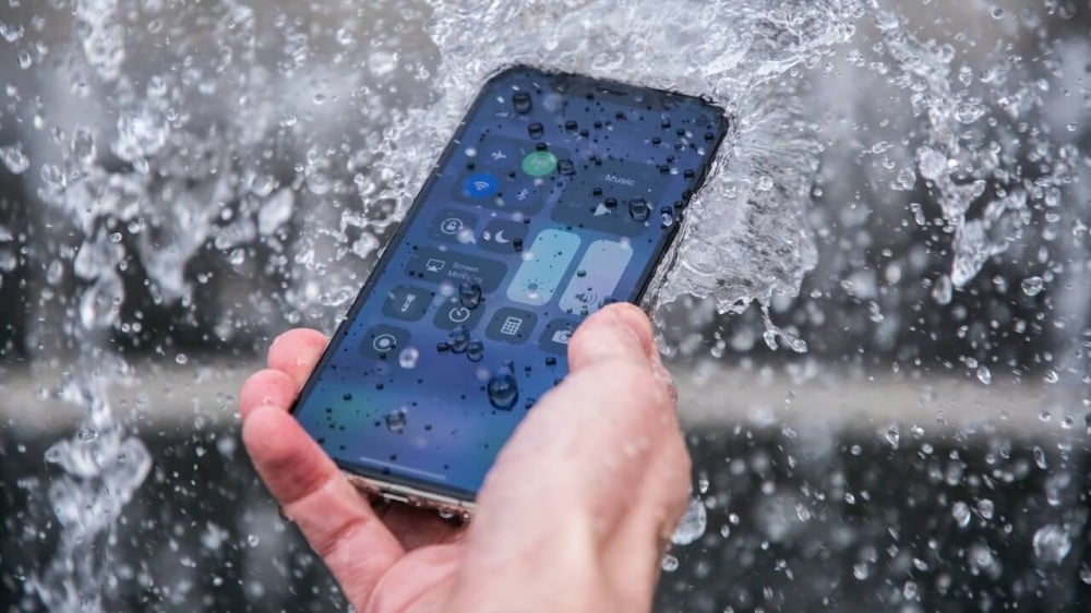 Can an iPhone Get Wet? Are They Submersible?