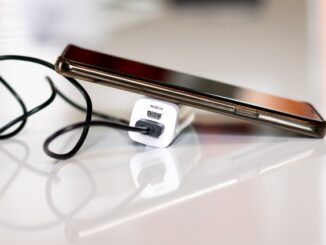 Quick Charge: a Vulnerability in Mobiles and Accessories