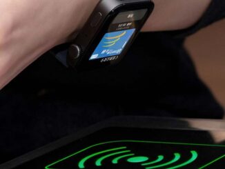 Smartwatch mit NFC, mit der Zahlungen in Geschäften getätigt werden können