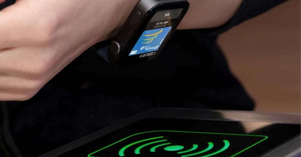Smartwatch with NFC that Allow Making Payments in Stores