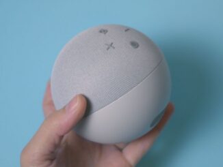 Amazon Echo Dot con orologio di quarta generazione