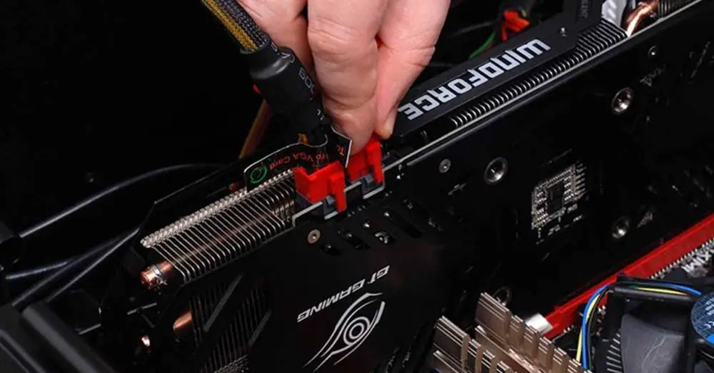 Power PCIe Connectors on GPU