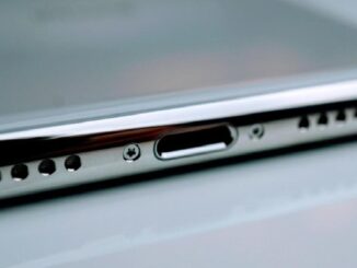 Clean the iPhone Speaker and Connectors