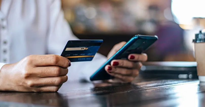 Betal med din mobil ved hjælp af låseknappen