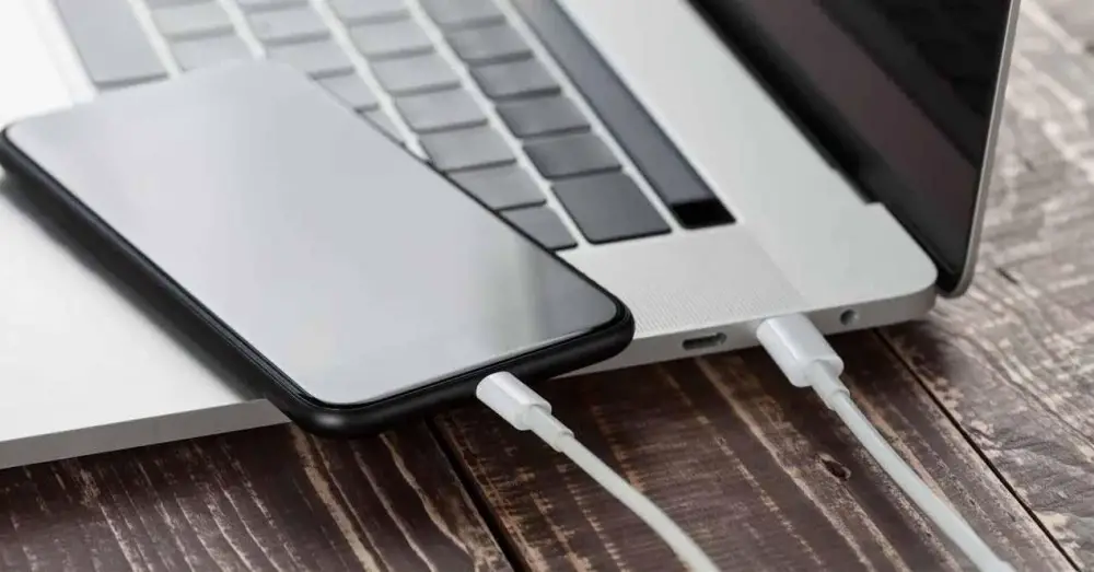 Vilka enheter kan du ladda med en USB-C bärbar datorladdare