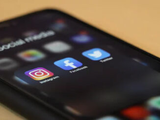 smartphone social media