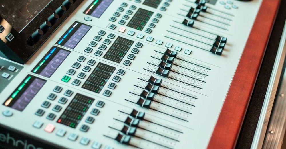 Connect and Use a Mixing Console to a Windows PC