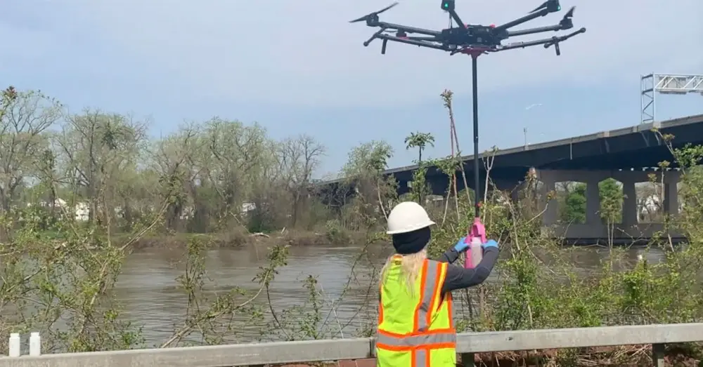 Ils créent des drones qui prélèvent des échantillons d'eau