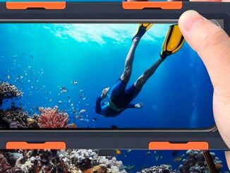 Best Covers to Protect Your Mobile Phone from Water on the Beach