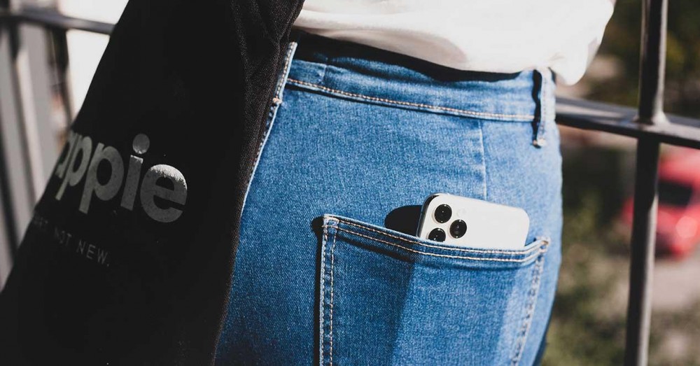 O nosso celular pode ser dobrado ao carregá-lo no bolso das calças