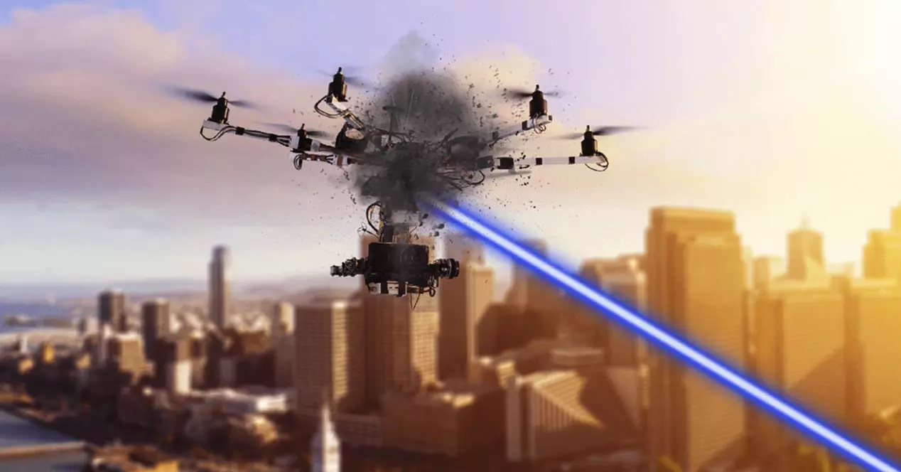 Francuska marynarka wojenna użyje broni laserowej do niszczenia rojów dronów