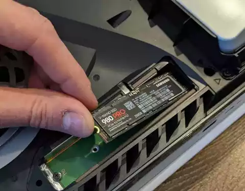 Installer en NVMe SSD i PS5 for at udvide dit lager