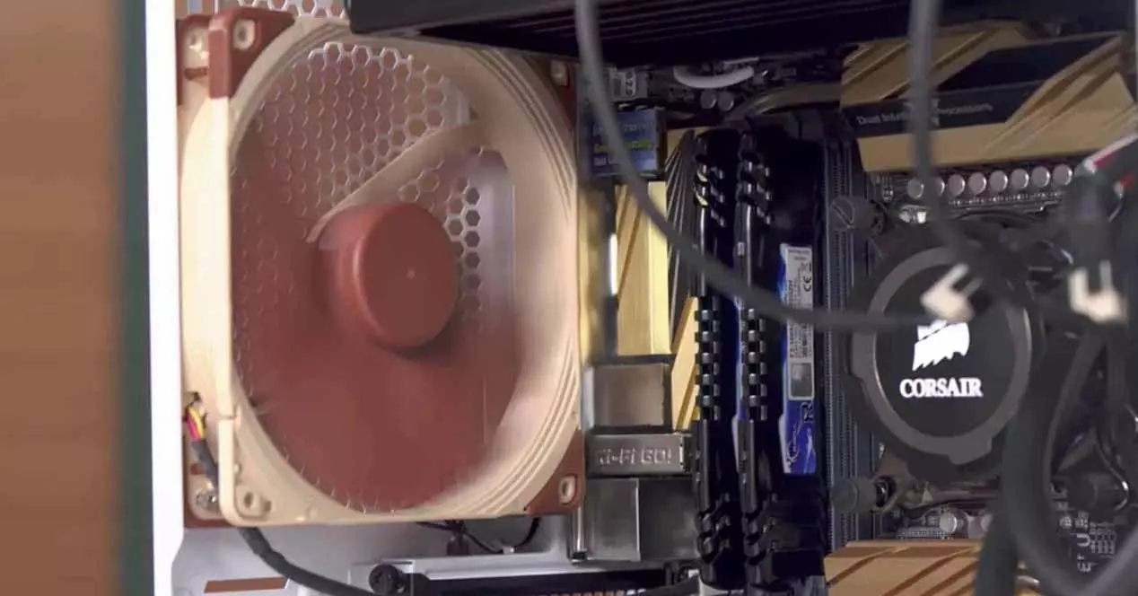 Ao ligar o PC, os ventiladores giram, mas não começam