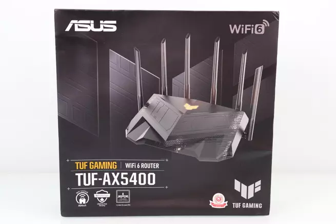 Önden de la caja del yönlendirici oyun ASUS TUF-AX5400