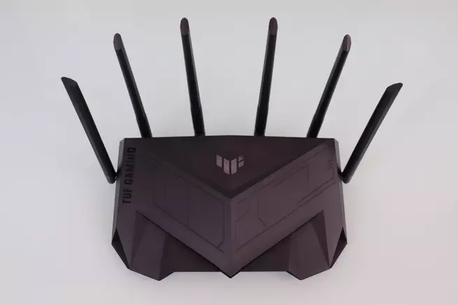 Router de jocuri ASUS TUF-AX5400 visto desde arriba