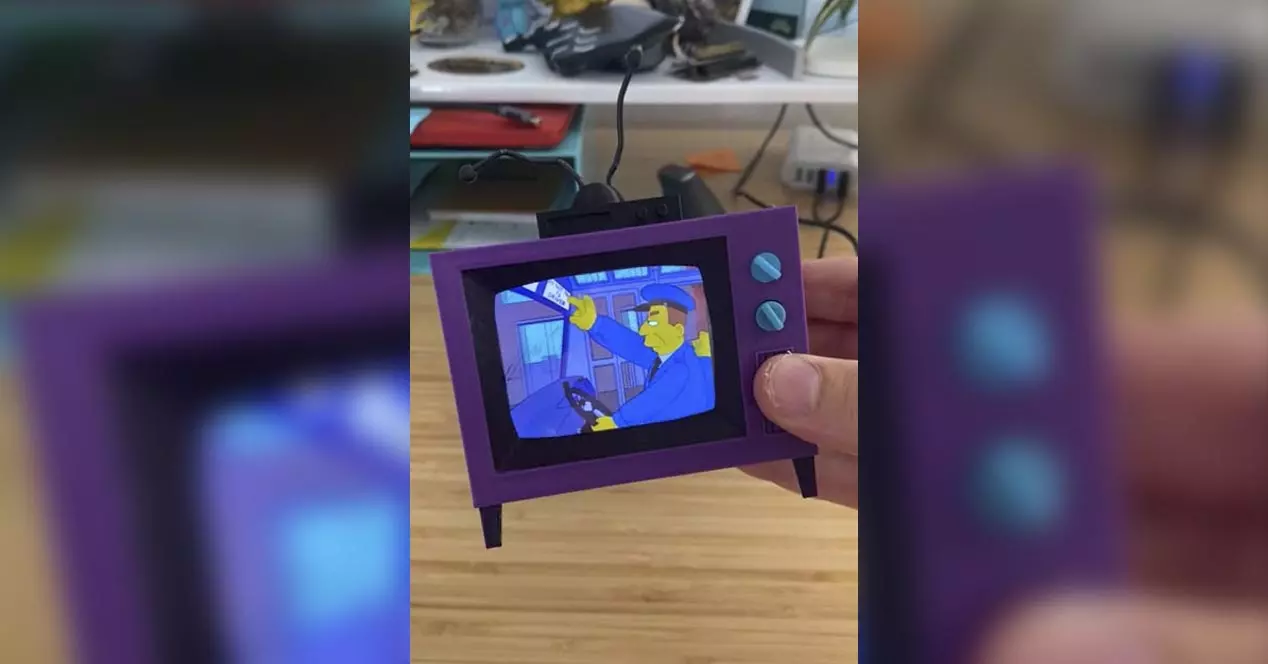 TV with a Raspberry Pi Plays The Simpsons When You Turn It on