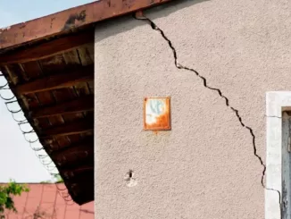 Walls That Repair Themselves If They Have Cracks