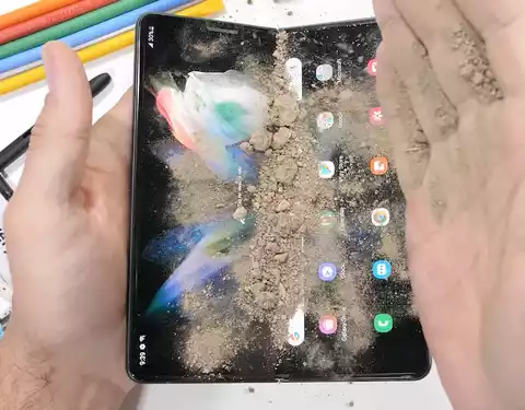 Does the Samsung Galaxy Z Fold3 break