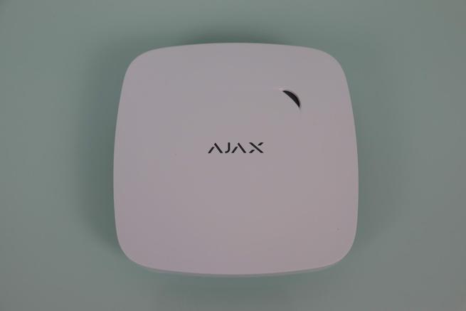 Frontal del detector de humo Ajax FireProtect en detalle