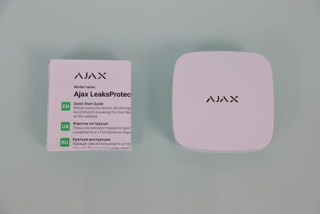 Contenido de la caja yDetector de inundación Ajax LeaksProtect