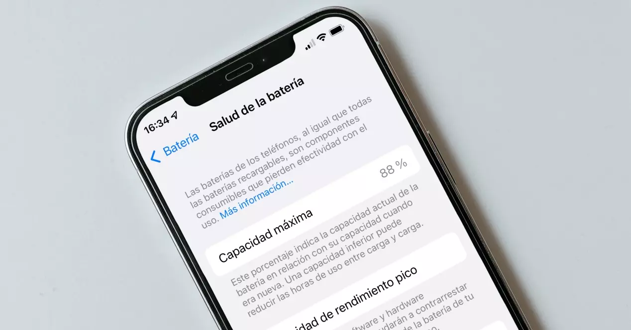 Por que a saúde da bateria do iPhone cai tão rápido