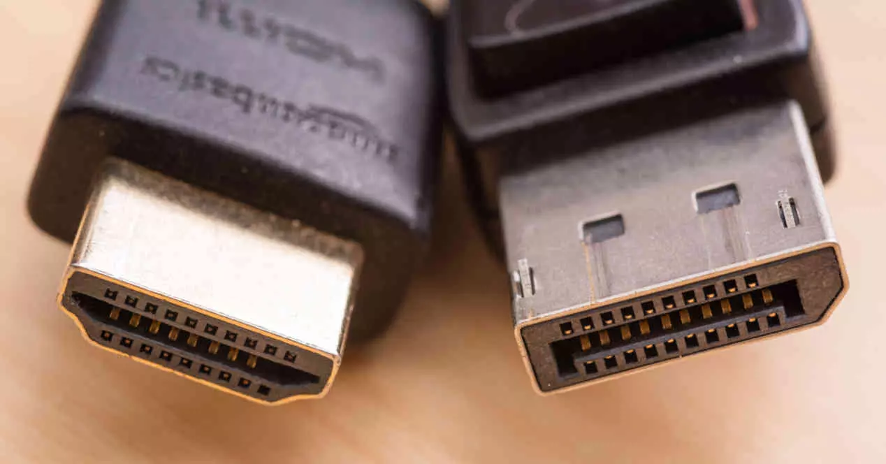 HDMI 2.1 vs DisplayPort 2.0, technical comparison on PC