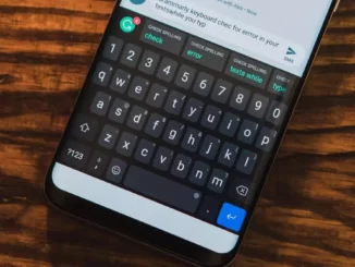 mobile keyboard changing words by itself