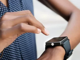 clean an activity bracelet or a smartwatch