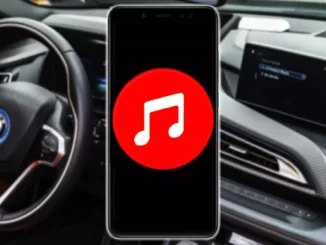 lytte til mobil musik i bilen