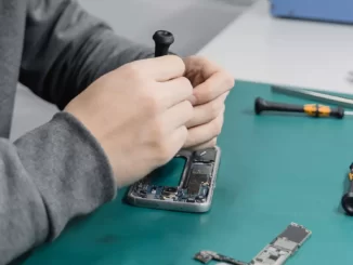 change the broken screen of a mobile