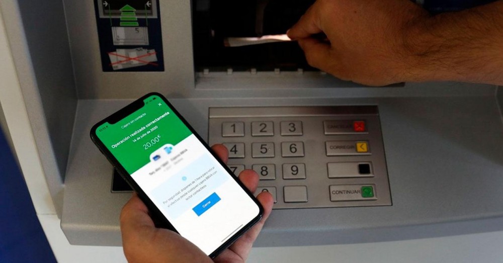 mit dem mobilen NFC Geld am Geldautomaten abheben