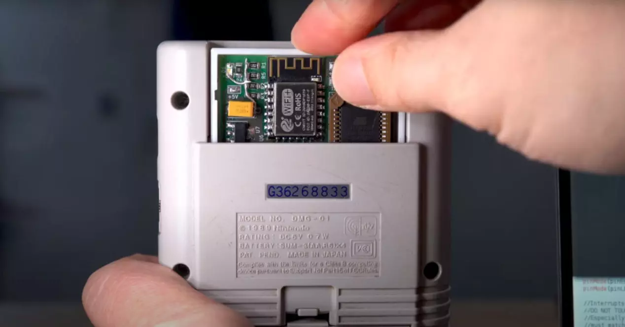 cartridge gives WiFi connectivity to your old Game Boy