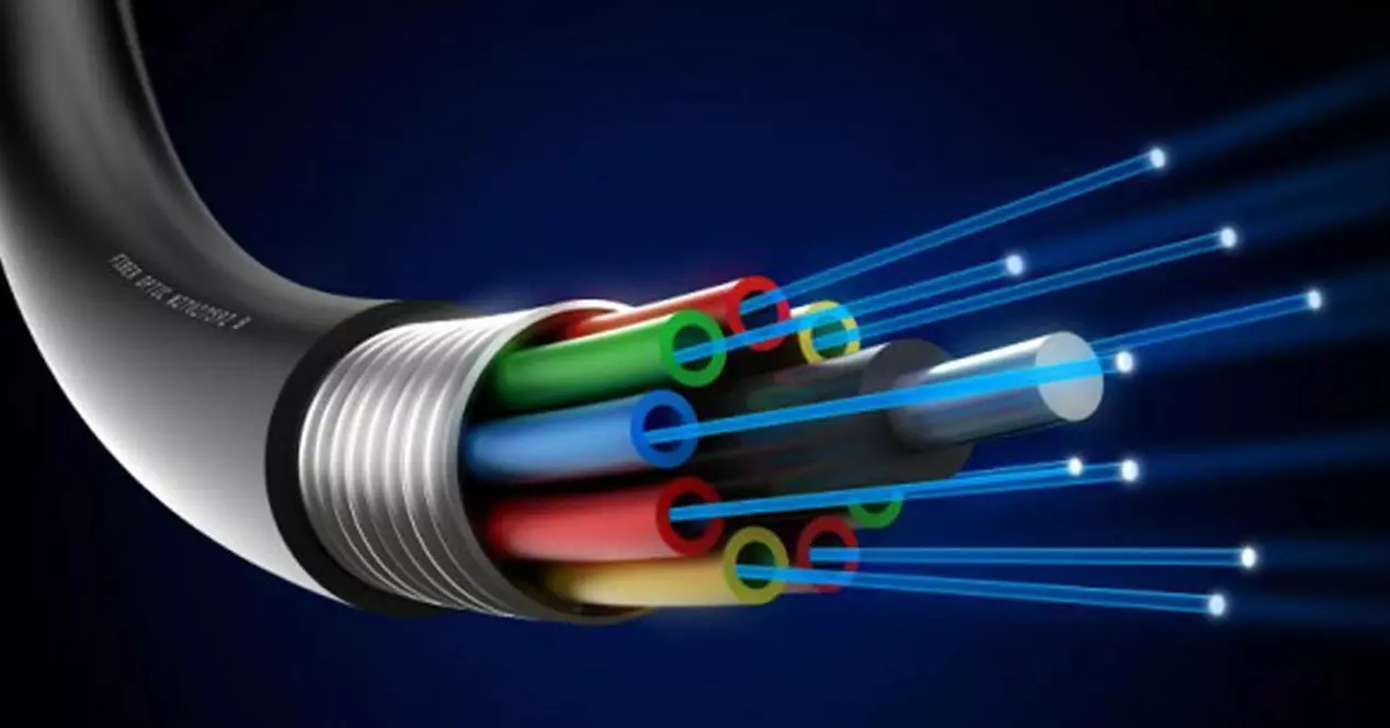 Fibră FTTH vs HFC