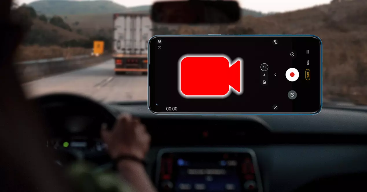 use the mobile as a dashcam in the car