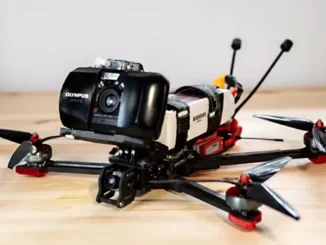 caméra-drone Frankenstein prend des photos analogiques