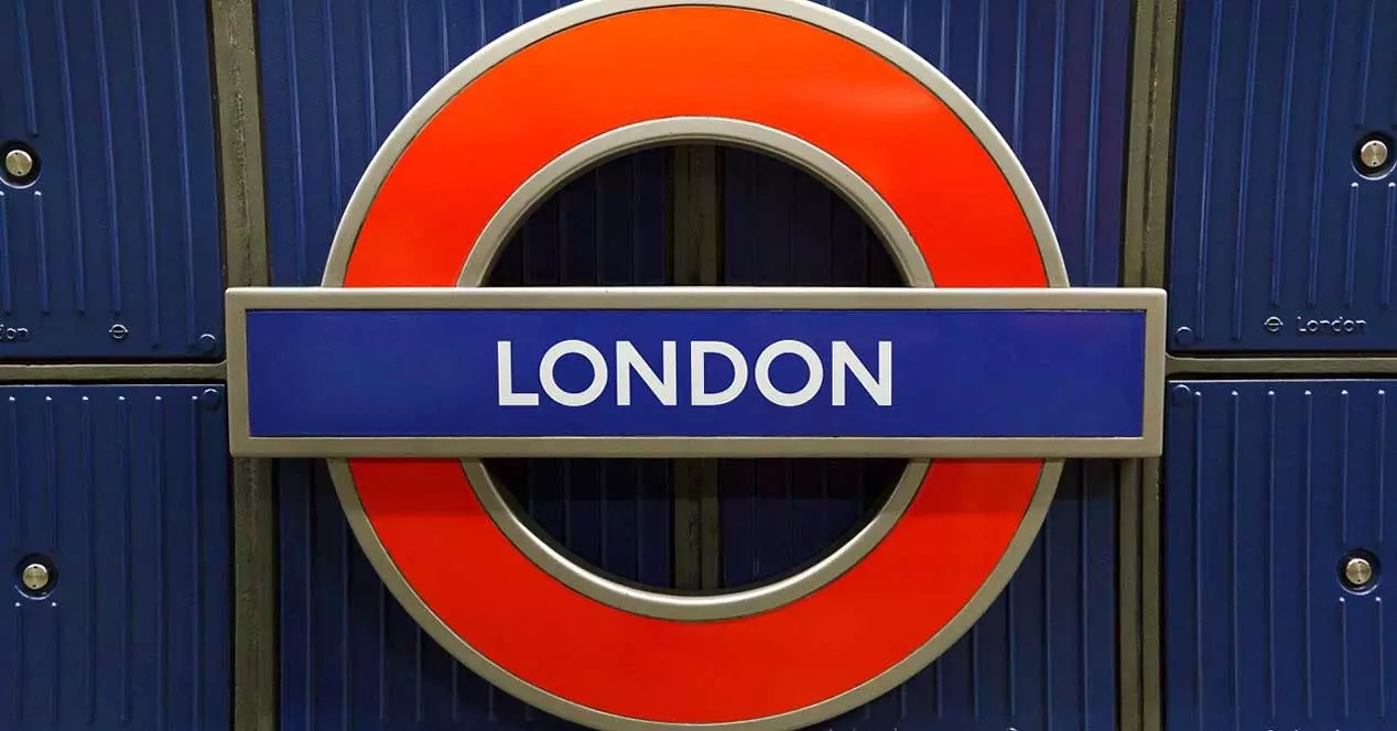 Practice and improve your English with this hidden Google Meets trick