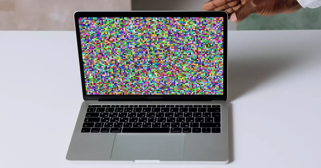 What to do if your MacBook screen bends