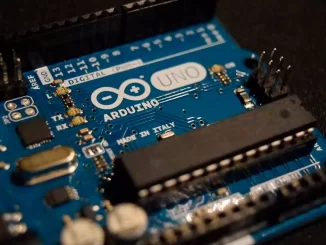 Programming in Arduino: languages, programs and first steps