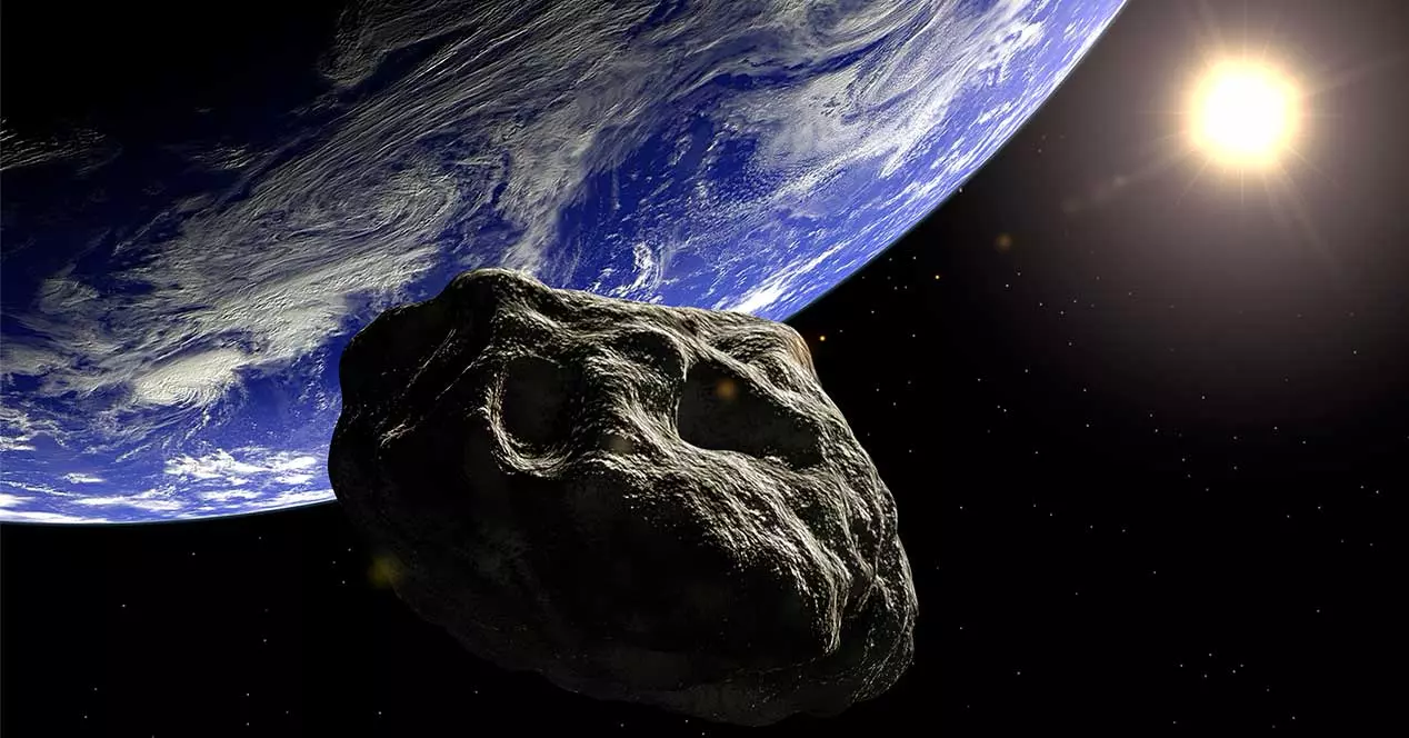 The potentially dangerous asteroid that passes near Earth this noon