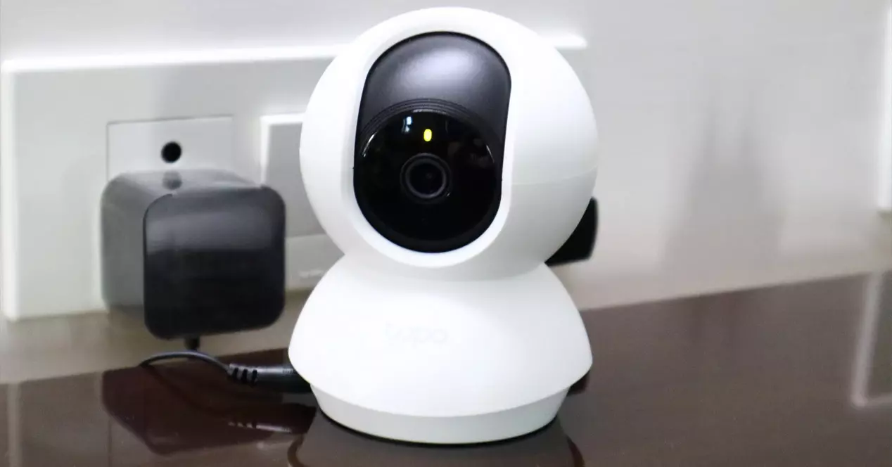 Welke functies moet een IP-camera hebben om het huis te bewaken?