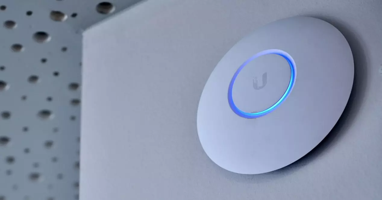 How a Wi-Fi hotspot works