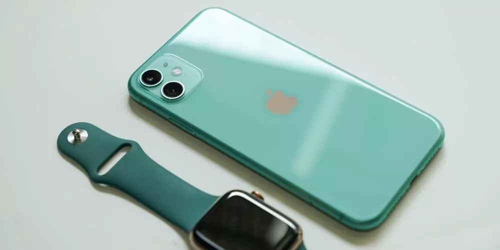 iPhone 11 + montre Apple