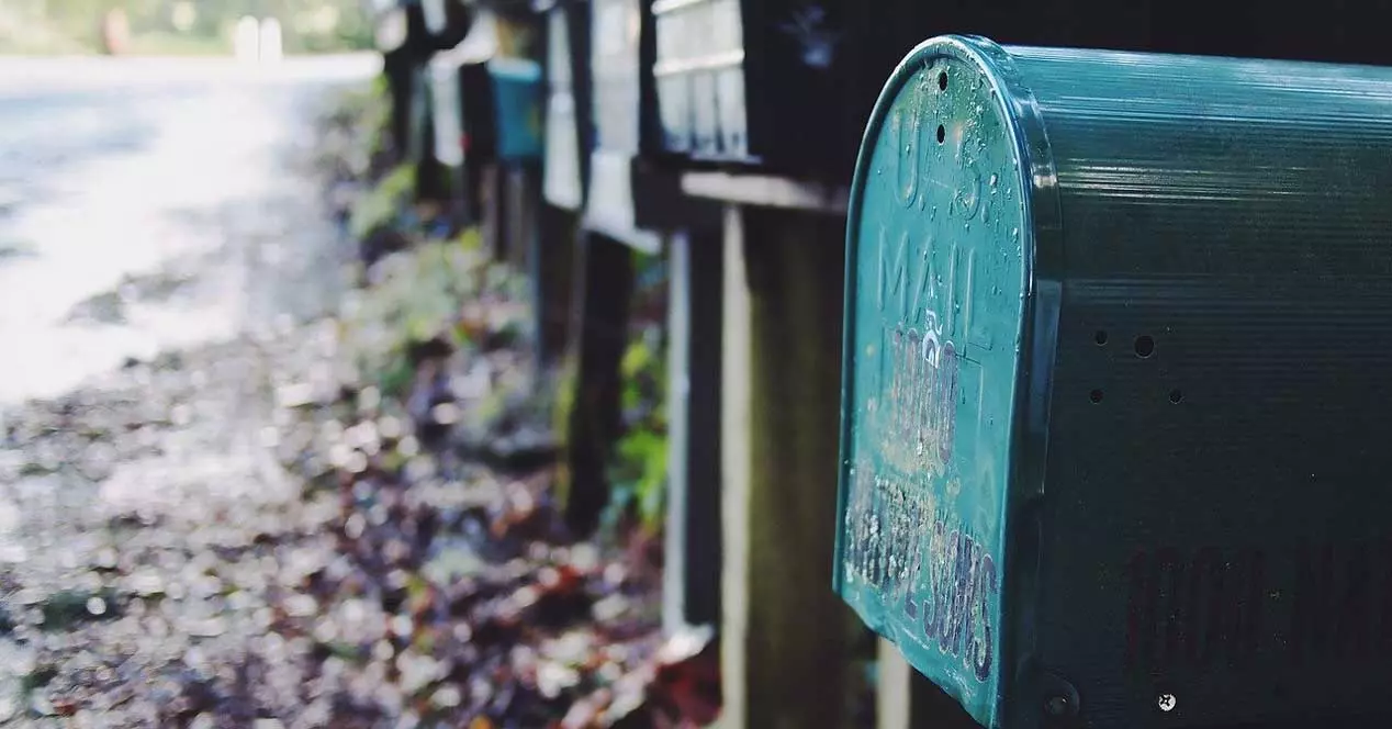 Pot să-mi adaug contul Gmail în Outlook sau în aplicația Mail