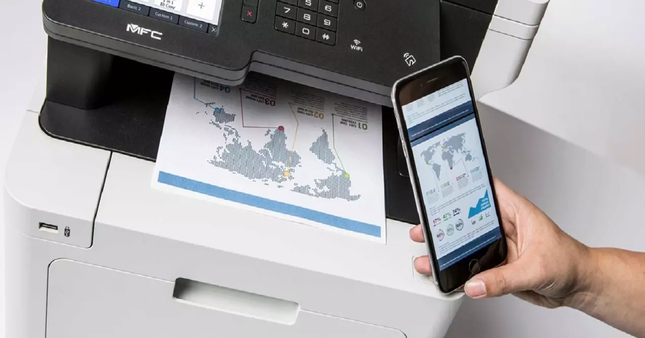 Печать документов c. Brother AIRPRINT iphone. Много распечатанных документов. Mobile MFC. Printing documents.