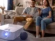 Optoma vuole intrufolarsi nel tuo soggiorno con questo nuovo proiettore 4K